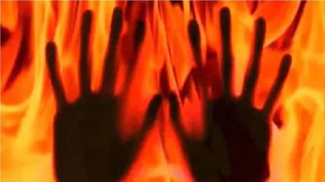 वाढदिवशीच पेट्रोल टाकून जिवंत जाळले, धारुर घाटात अर्धवट जळालेला तरुण पाहून खळबळ, बीड हादरलं