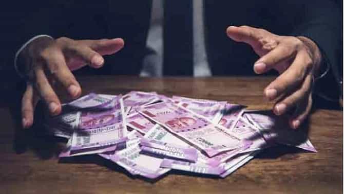 ज्यांच्यासोबत आयुष्यभर काम केलं, त्यांच्याकडेच लाच मागितली, नाशकात दोन क्लर्क एसीबीच्या जाळ्यात