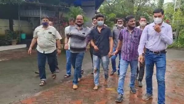 मोबाईलसाठी विकृती, पेशाने ड्रायव्हिंग ट्रेनर असलेल्या इसमाचं लाजिरवाणं कृत्य, किळसवाणी शक्कल त्याच्याच अंगाशी