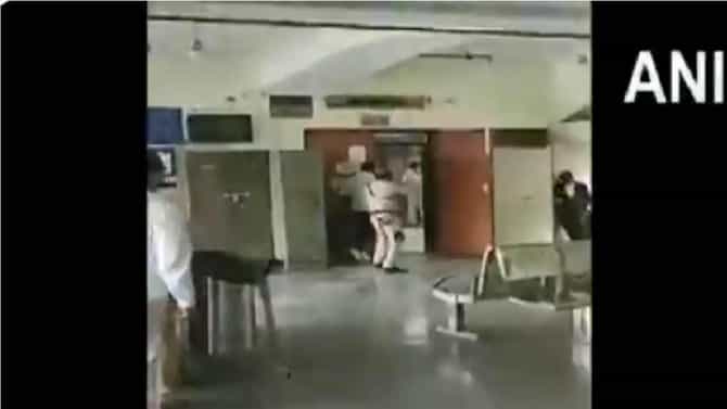 Delhi Gang War | दिल्ली कोर्टात फिल्मी स्टाईल थरार, वकिलाच्या वेशात गोळीबार, गँगस्टरसह चौघे ठार