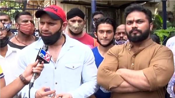 साहिल खानला अटक करा, बॉडी बिल्डर मनोज पाटीलची समर्थकांसह पोलिस स्टेशनला धडक