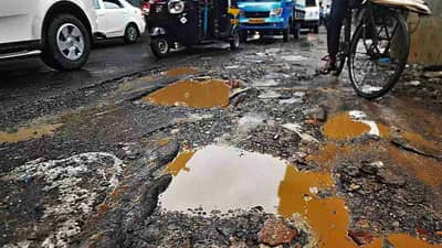 ठाण्यात खड्ड्यांचं साम्राज्य, भाजपची कोर्टात धाव; जनहित याचिका दाखल