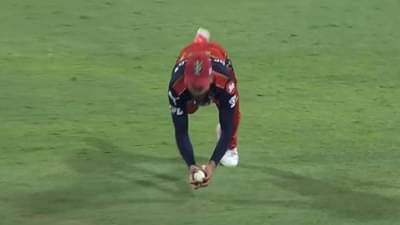 RCB vs CSK: सुपरमॅन कोहली, हवेत उडी घेत विराटने घेतलेली ही कॅच पाहाच!