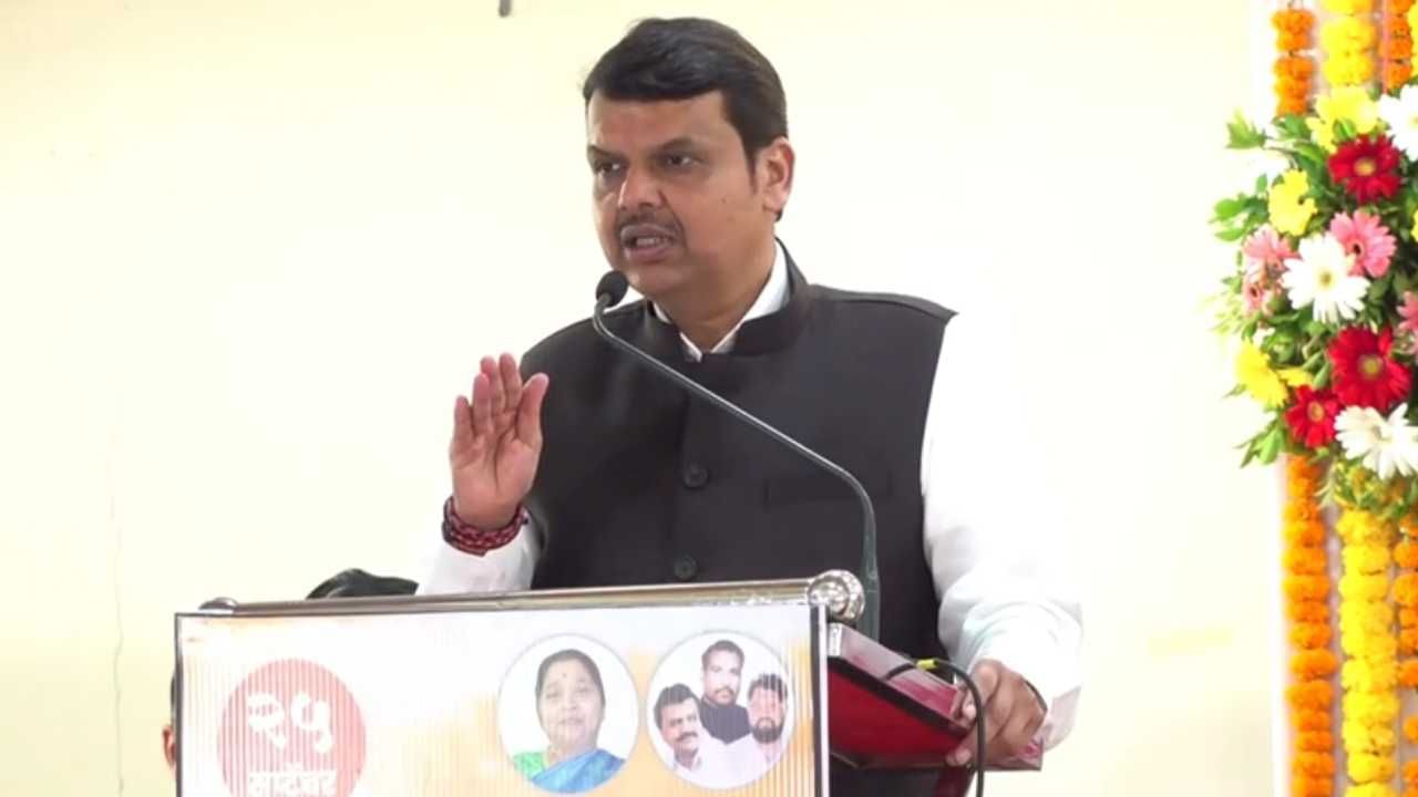 VIDEO: आम्हाला पुन्हा सत्तेची संधी मिळणारच आहे, देवेंद्र फडणवीसांचं माथाडी कामगारांच्या मेळाव्यात मोठं विधान VIDEO: आम्हाला पुन्हा सत्तेची संधी मिळणारच आहे, देवेंद्र फडणवीसांचं माथाडी कामगारांच्या मेळाव्यात मोठं विधान