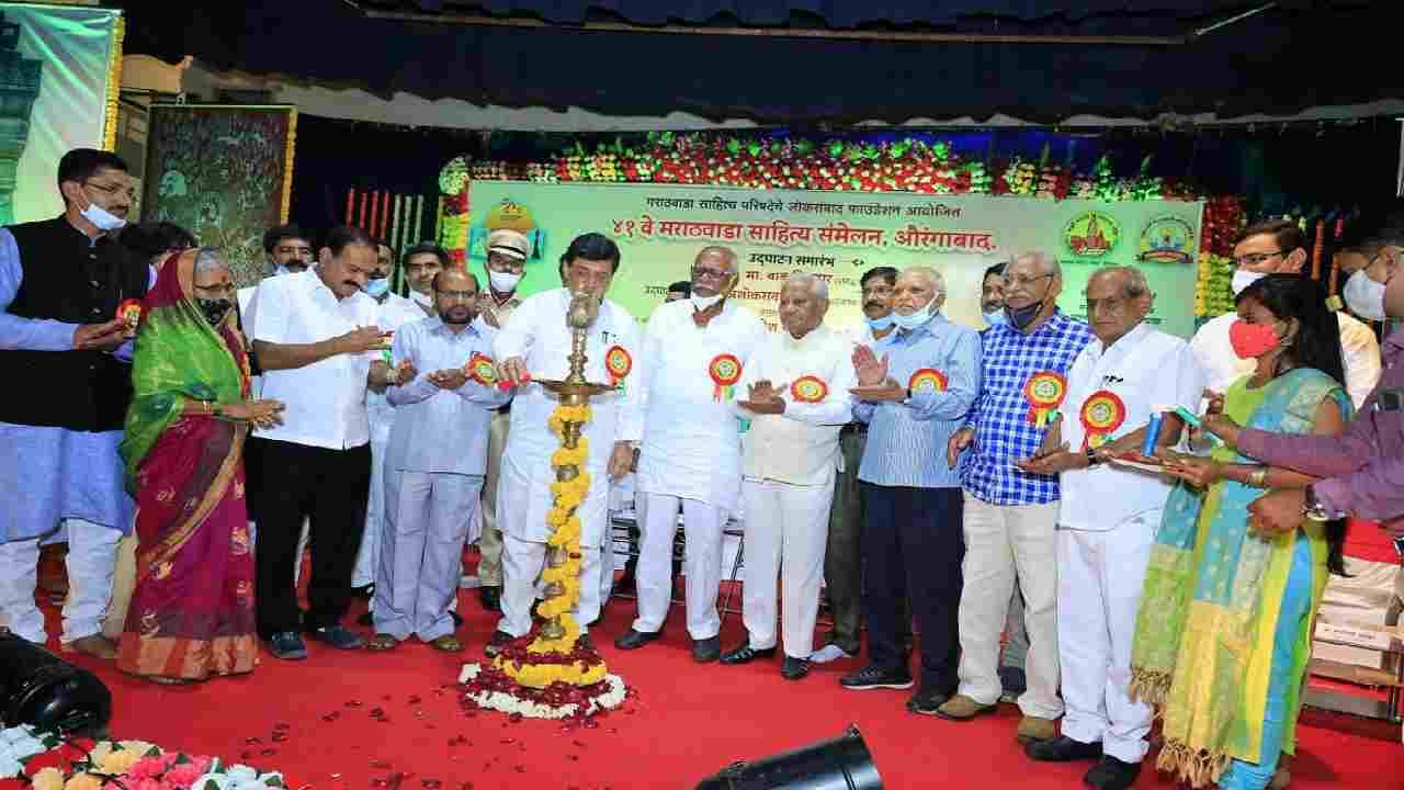 महत्त्वाची बातमी: इतिहास तज्ज्ञ राजवाडेंचा खोडसाळपणा, म्हणे आद्यकवी मुकुंदराज विदर्भाचे... कौतिकराव ठालेपाटलांचा थेट आरोप महत्त्वाची बातमी: इतिहास तज्ज्ञ राजवाडेंचा खोडसाळपणा, म्हणे आद्यकवी मुकुंदराज विदर्भाचे... कौतिकराव ठालेपाटलांचा थेट आरोप