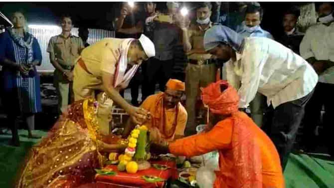 प्रियकराच्या घरच्यांचा विरोध; अनाथ मुलीचे पोलीस निरीक्षकाने लावून दिले लग्न