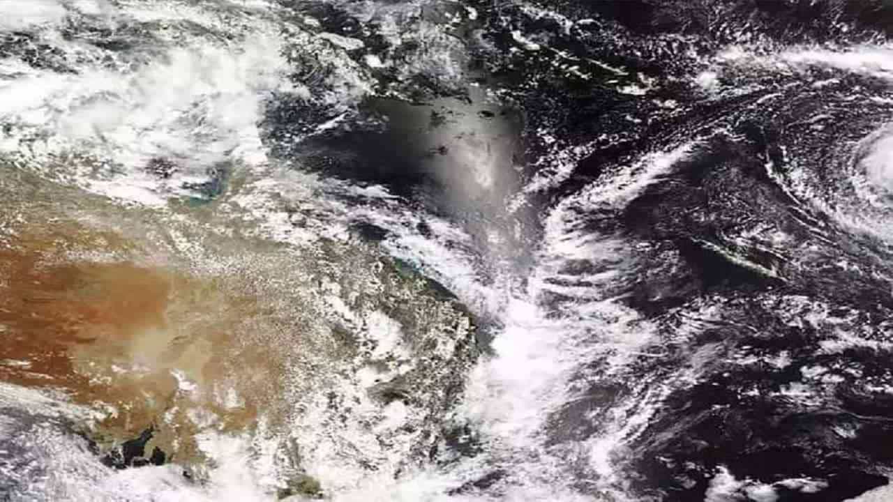 Cyclone Gulab: गुलाब चक्रीवादळाचं संकट वाढतंय, आंध्र प्रदेशसह ओडिशा किनारपट्टीला हाय अलर्ट, महाराष्ट्रात मुसळधार पावसाची शक्यता