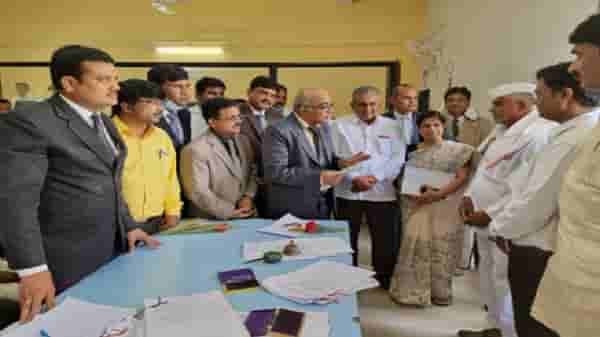 उस्मानाबादच्या लोक अदालतमध्ये 4 हजार प्रकरणं निकाली, सामोपचाराने तडजोड, वाद मिटल्याने नागरिकांच्या चेहऱ्यावर आनंद