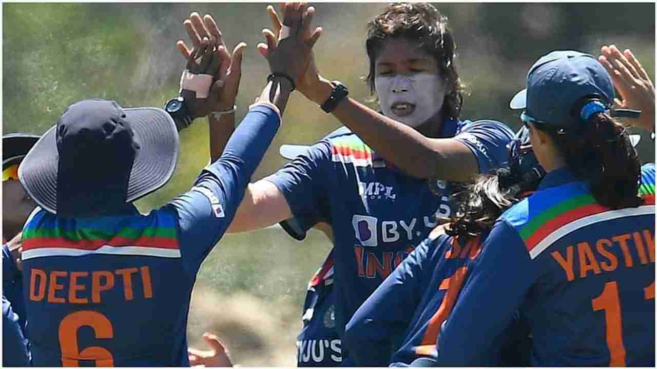 IND vs AUS : 26 वनडे सामन्यांपासूनचा ऑस्ट्रेलियाचा विजयरथ रोखण्यात भारतीय संघ यशस्वी, झुलन, शेफाली, स्नेह राणा चमकल्या
