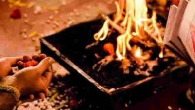 उपासनेमध्ये आसन का वापरले जाते? जाणून घ्या त्याच्याशी संबंधित नियमांविषयी…