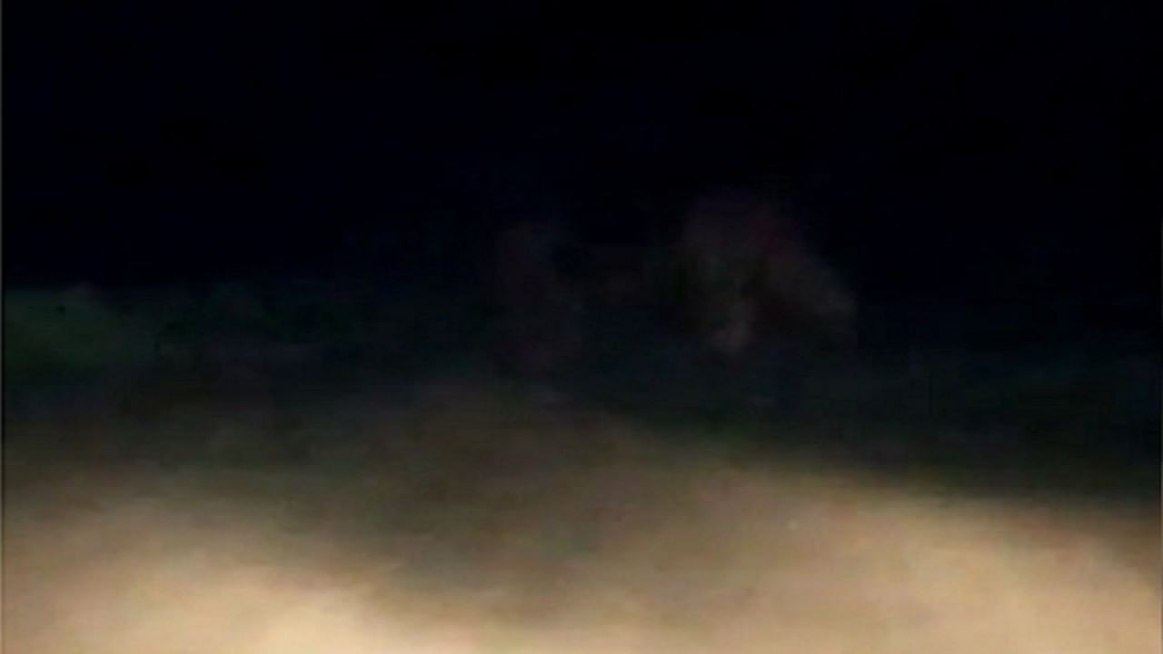 VIDEO : रात्रीच्या अंधारात उलट्या पावलांची भूतं, शिर नसलेला मुलगा? तालुक्यात खळबळ, पोलिसांकडून कथित व्हिडीओचा पंचनामा