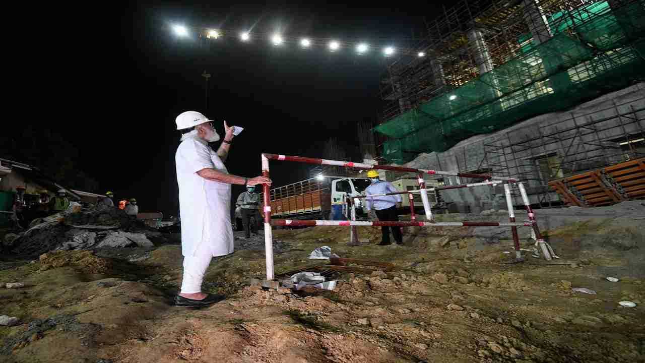Central Vista Project : पंतप्रधान मोदींकडून सेंट्रल व्हिस्टा प्रकल्पाची पाहणी, जवळपास तासभर केली कामाची पाहणी