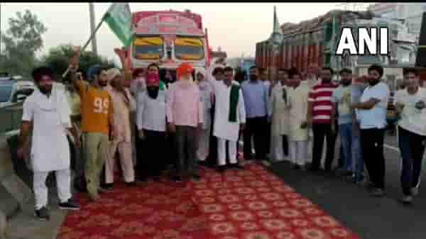 Bharat Bandh Live : दिल्ली ते केरळ शेतकरी रस्त्यावर, रस्ते बंद, रेल्वे ट्रॅक जाम, गाजीपूर बॉर्डरवर शेतकरी जमले