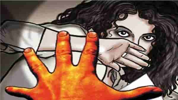 ब्यूटी पार्लर चालक महिलेवर नाशकात बलात्कार, पॅरोलवर सुटलेल्या आरोपीकडून चाकूच्या धाकाने अत्याचार