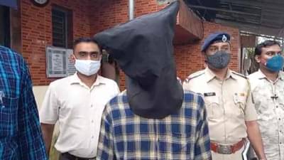 बिस्किट घेण्याच्या बहाण्याने किराणा दुकानात शिरले, महिलेच्या गळ्यातील सोनसाखळी हिसकावली, सीसीटीव्हीत दिसणारा चोरटा अखेर जेरबंद