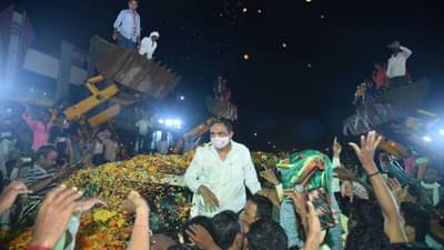 माझ्या लग्नातही एवढी मोठी वरात काढली नव्हती; परळीकरांच्या जंगी सत्काराने जयंत पाटील भावूक