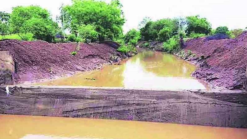 'जलयुक्त' चे पाणी कुठे मुरले ? 'एसीबी'कडून खुल्या चौकशीला सुरवात 'जलयुक्त' चे पाणी कुठे मुरले ? 'एसीबी'कडून खुल्या चौकशीला सुरवात