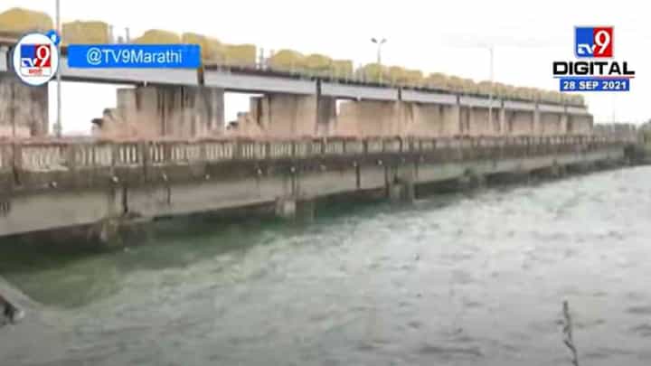 VIDEO : Nashik मधील गंगापूर धरण 100 टक्के भरलं VIDEO : Nashik मधील गंगापूर धरण 100 टक्के भरलं