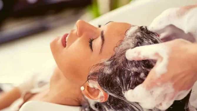 Hair Care : केस धुताना या खास टिप्स फाॅलो करा, वाचा याबद्दल अधिक !
