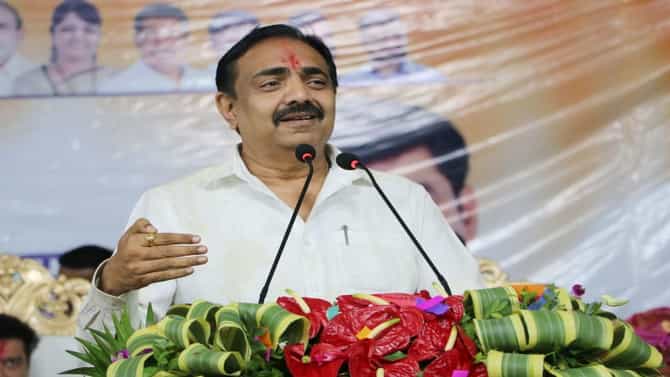 बीड जिल्हा दौऱ्यात जयंत पाटलांकडून शेतीच्या नुकसानाची पाहणी, मदतीचंही आश्वासन