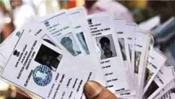 Nashik | हे भलतेच अवघड, नाशिकमध्ये चक्क 156 अधिकाऱ्यांची नावे मतदार यादीत दुबार, आता बोला...