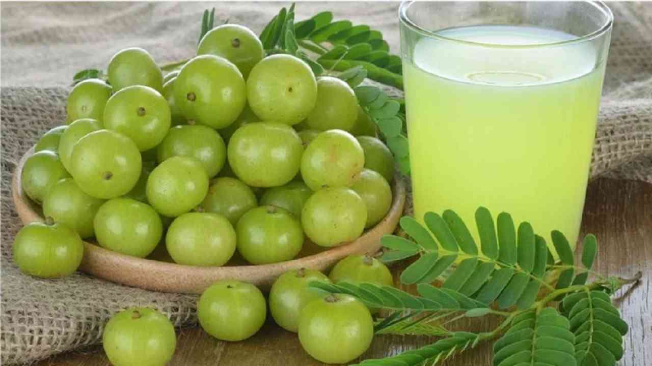 Weight Loss Tips वजन कमी करण्यासाठी आवळ्याचा रस अत्यंत फायदेशीर! Marathi News Amla juice