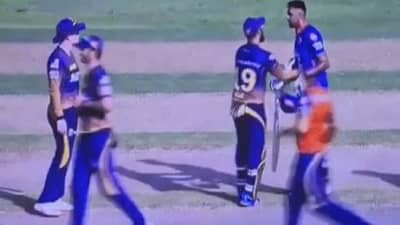 DC vs KKR: दिल्ली विरुद्ध कोलकाता सामन्याला वादाचे गालबोट, सामना सुरु असतानाच मॉर्गनच्या अंगावर आला आश्विन, पाहा VIDEO