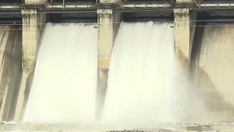 मराठवाड्याचा 'छोटा समुद्र' भरला, दशकाच्या सुरुवातीला जायकवाडी 100 टक्के फुल्ल, शेती आणि पिण्याच्या पाण्याची चिंता मिटली मराठवाड्याचा 'छोटा समुद्र' भरला, दशकाच्या सुरुवातीला जायकवाडी 100 टक्के फुल्ल, शेती आणि पिण्याच्या पाण्याची चिंता मिटली