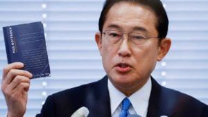 Japan: आधी परराष्ट्र मंत्री आता जपानचे नवे पंतप्रधान, जाणून घ्या कोण आहेत फुमियो किशिदा?