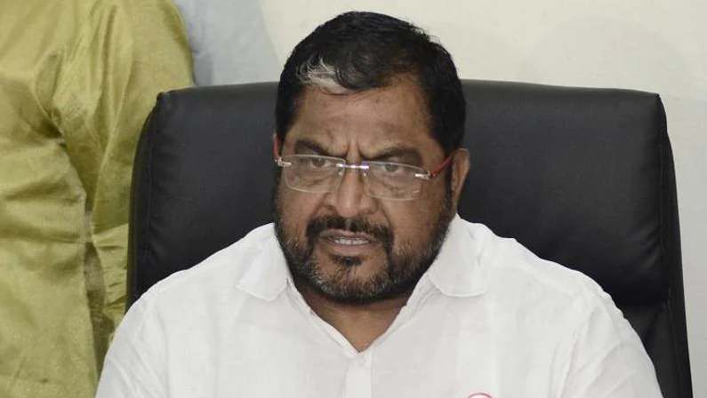 'स्वाभिमानी'च्या ऊस परिषदे नंतरच कारखाने सुरु होतात, राजू शेट्टींचा खोचक टोला 'स्वाभिमानी'च्या ऊस परिषदे नंतरच कारखाने सुरु होतात, राजू शेट्टींचा खोचक टोला