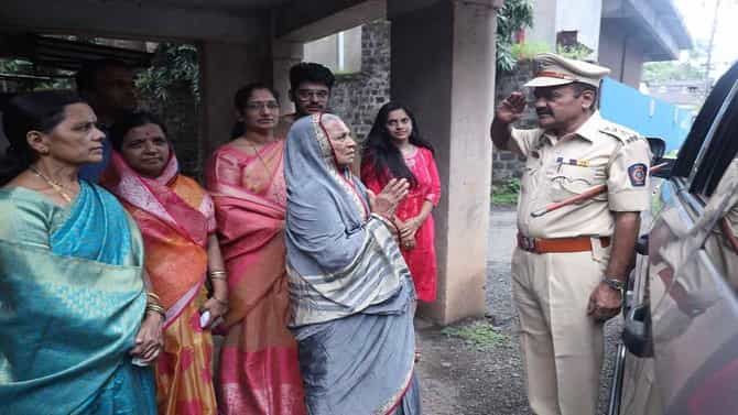 दोन दिवसांपूर्वी सोमय्यांची तक्रार घेतली, आज R R आबांचा सख्खा भाऊ पोलीस सेवेतून निवृत्त!
