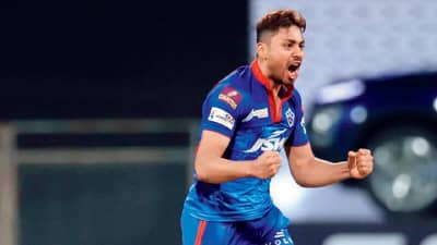 IPL 2021: दिल्लीच्या आवेश खानचं दमदार प्रदर्शन, यॉर्कर टाकण्यात तरबेज, बॉटल आणि शूज आहेत यामागील कारण