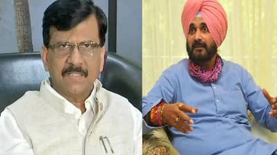 काँग्रेसमध्ये मूळच्या बोलघेवड्यांची कमी नाही, त्यात सिद्धूसारख्या उपऱ्यावर फाजील विश्वास टाकायला नको होता