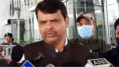 पंचनामे होत राहतील, आधी शेतकऱ्यांना मदत करा; फडणवीसांची मागणी