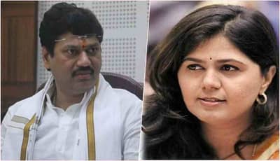 पंकजा म्हणाल्या, जिल्ह्याला वाऱ्यावर सोडून पालकमंत्री पुण्याला गेले, धनंजय मुंडे म्हणतात, तुम्ही तर अमेरिकेत गायब होता