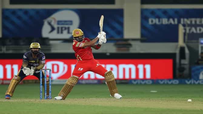 IPL 2021: कर्णधार केएल राहुलची एकाकी झुंज यशस्वी, रोमहर्षक सामन्यात पंजाब 5 गडी राखून विजयी