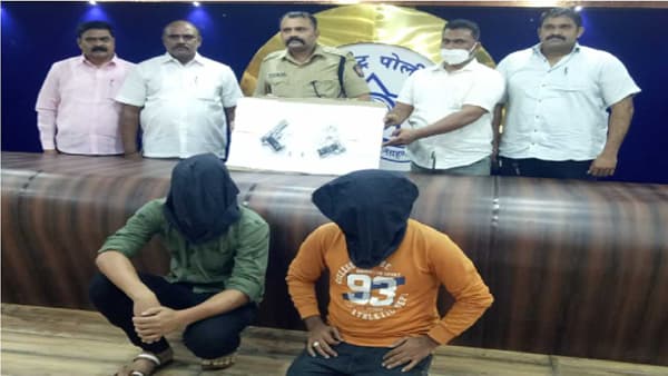 नाशिकमध्ये देशी बनावटीचे गावठी कट्टे जप्त, दोघांना बेड्या, 1 जण फरार, पोलिसांकडून शोध सुरु
