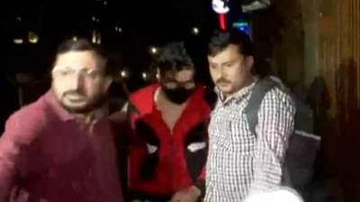 मुंबईत नार्कोटिक्स ब्युरोची मोठी कारवाई; क्रुझवरील रेव्ह पार्टीवर धाड, बड्या अभिनेत्याच्या मुलाला अटक?