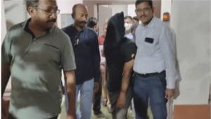 गावठी पिस्तुलासह जिवंत काडतुसे, पुण्यात दोन ठिकाणी कारवाई, तिघांना अटक