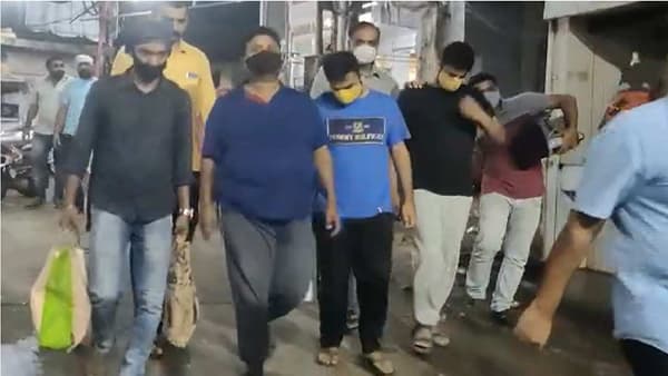 आयपीएल सामन्यांवर बेटिंग, उल्हासनगरात तीन बुकींना अटक, 25 लाखांची रोकड जप्त