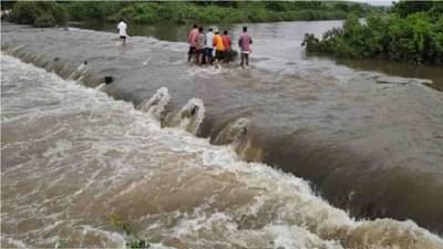 औरंगाबाद शहराला जोडणारा अंजना नदीवरील पूल खचला, पुरामुळे नागरिकांचे हाल