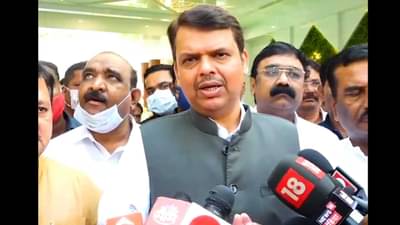 आर्यन खानला घेऊन जाणाऱ्यांसोबत भाजपचे पदाधिकारी कसे? नवाब मलिकांच्या दुखत्या नसवर फडणवीसांनी बोट ठेवलं