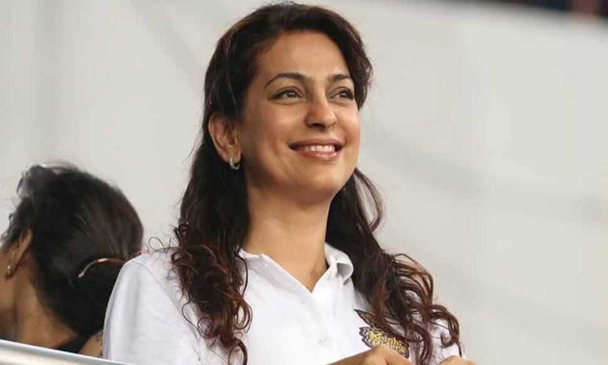 जुही चावला (Juhi Chawla) आयपीएल टीम कोलकाता नाईट रायडर्सची सह-मालक आहे. केकेआर संघातील तिची भागीदारी बॉलिवूड अभिनेता शाहरुख खानसोबत आहे.