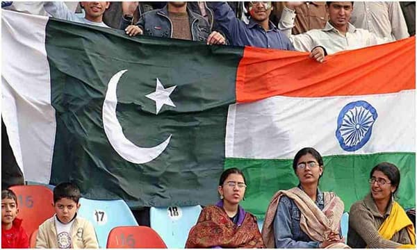 T20 WC 2021 : भारत-पाकिस्तान क्रिकेट सामन्याची रंगत वाढली, स्टेडियममधील फॅन्सच्या एंट्रीला ग्रीन सिग्नल
