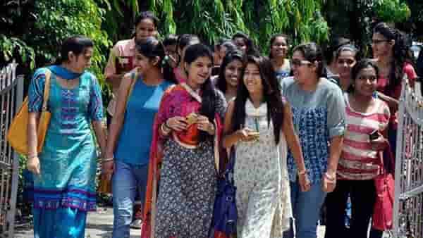 HSC SSC Exam : ओमिक्रॉनचा फटका, दहावी बारावी परीक्षेचं वेळापत्रक लटकलं, मूल्यांकनाचा पर्यायी फॉर्म्युला तयार?