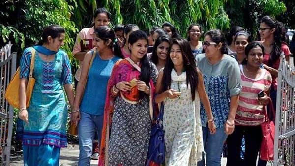 NEET SS 2021: नीट सुपरस्पेशालिटी परीक्षा लांबणीवर,जानेवारीत परीक्षेचं आयोजन, सुप्रीम कोर्टानं फटकारल्यानंतर निर्णय