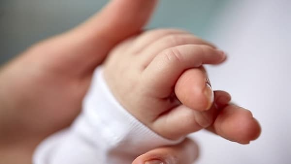 बापच बनला कंस, नवजात बाळाला हवेत फेकलं, छताला आपटून संपवलं, त्याने पोटच्याच मुलाला का मारलं?