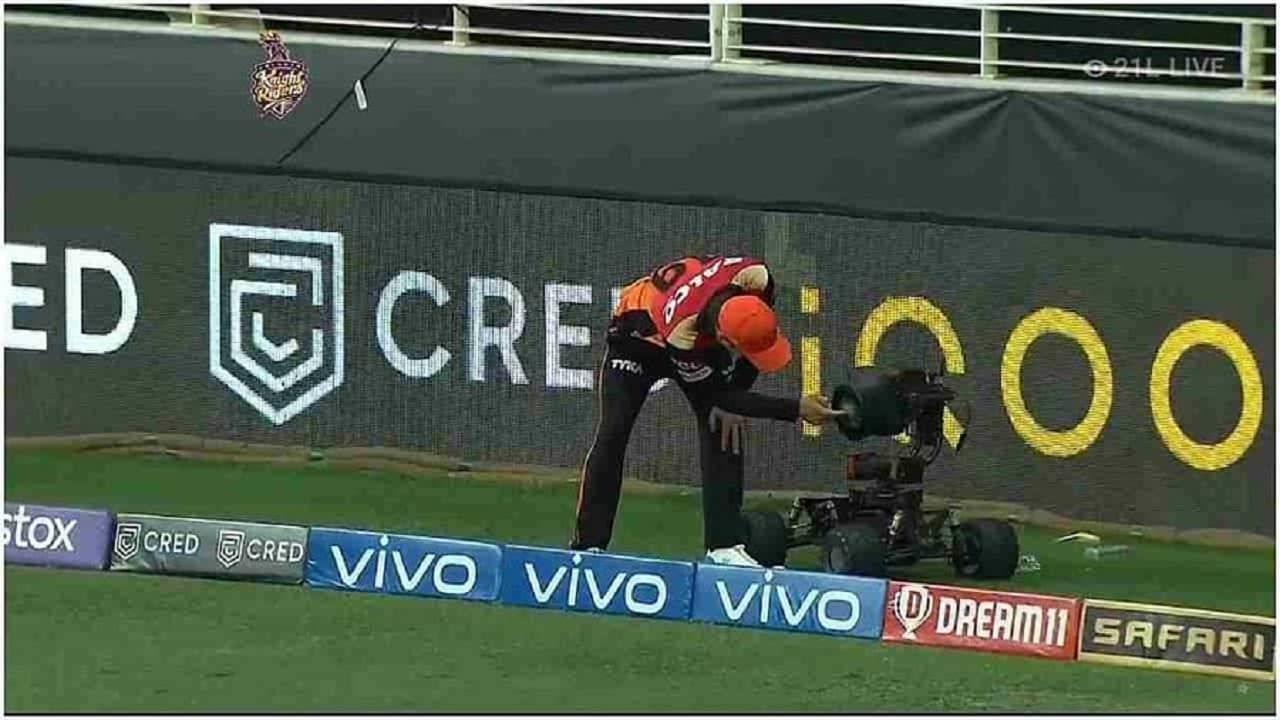 SRH vs KKR: केकेआरच्या खेळाडूने मारला शॉट, मैदानावरील कॅमेराच फुटला, पाहा VIDEO
