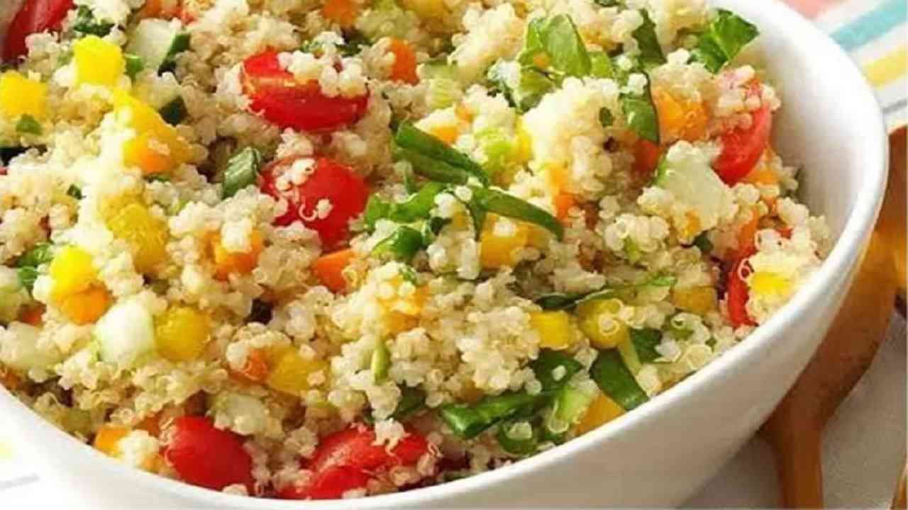 Quinoa Salad Recipe : क्विनोआ सलाद वजन कमी करण्यासाठी अत्यंत फायदेशीर, पाहा खास रेसिपी!