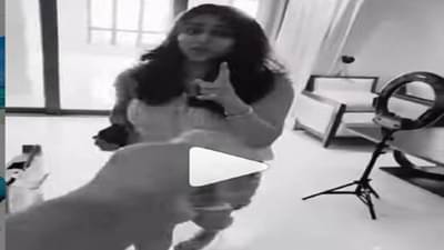 VIDEO: मुंबई इंडियन्सचा कर्णधार रोहित बनला प्रँकस्टार, पत्नी रितीकासोबत केलेला हा प्रँक पाहाच!